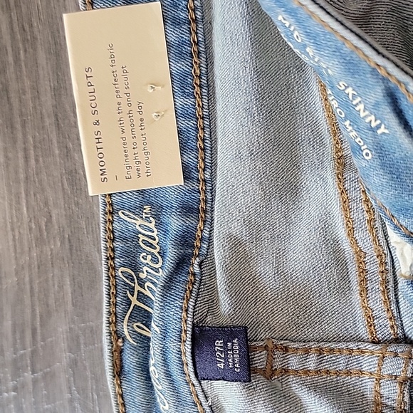 Universal Threads Mid Rise Skinny Jeans - Picture 2 of 4